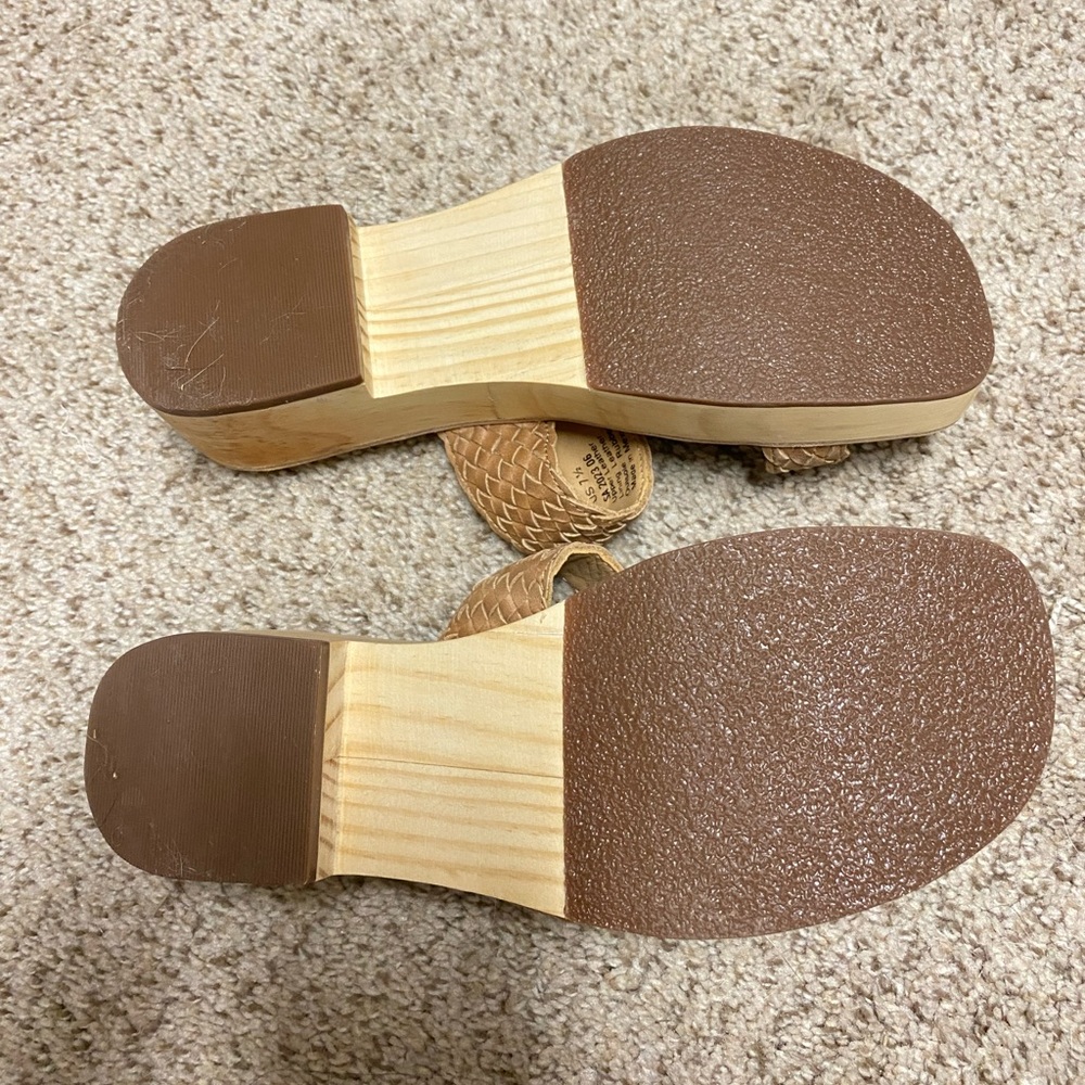 Nisolo Ellie All-Day Woven Clog in Almond - Picture 7 of 9